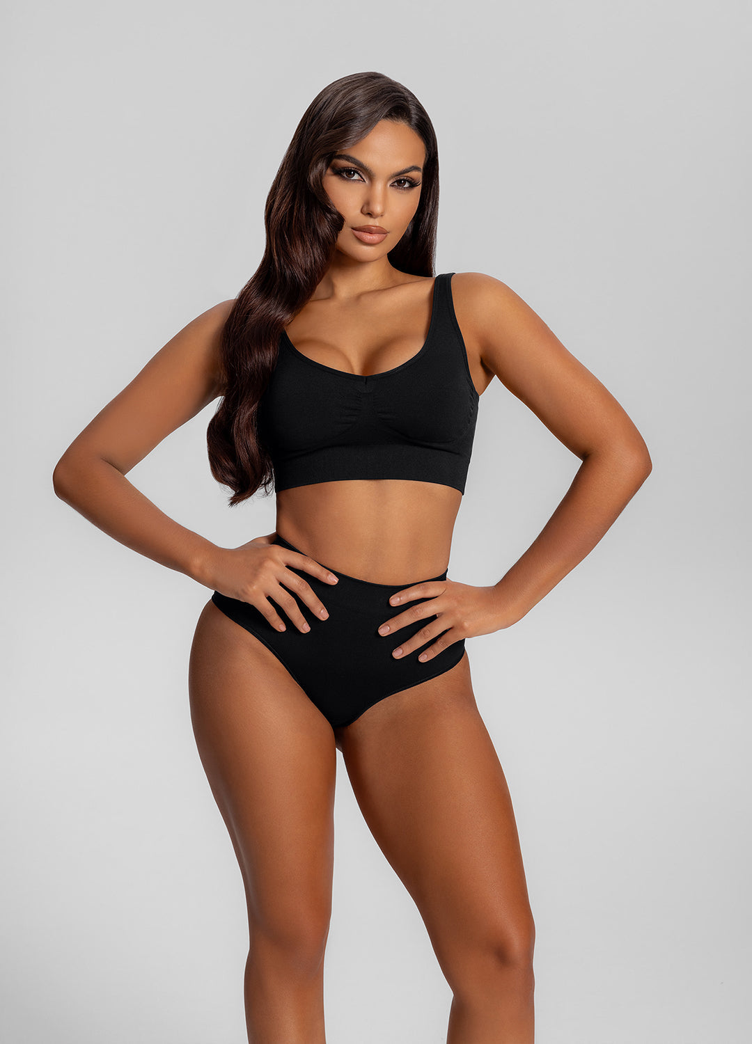 Sömlösa trosor med medelhög midja och formande magkontroll